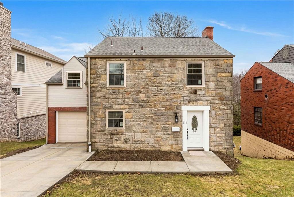 772 Scott Road Pittsburgh, PA 15228 - Photo 2 of 30