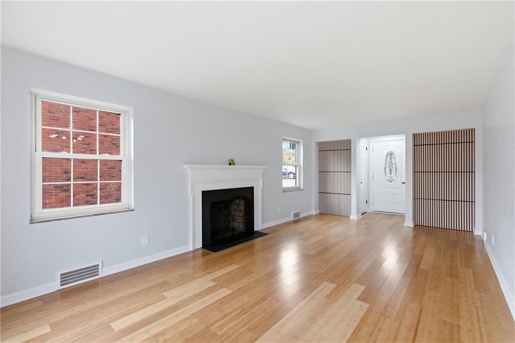 772 Scott Road Pittsburgh, PA 15228 - Photo 6 of 30