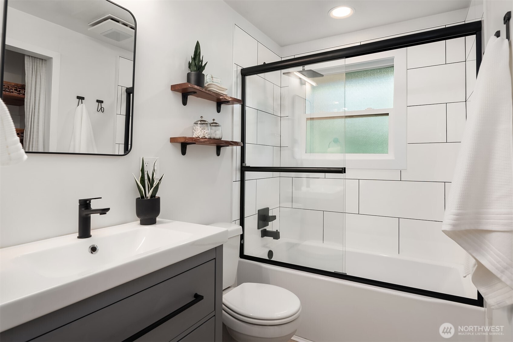 6359 18th Avenue Southwest Seattle, WA 98106 - Photo 18 of 32