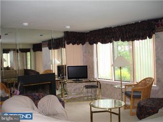 1007 Augusta Circle Mount Laurel, NJ 08054 - Photo 4 of 7 Family Room