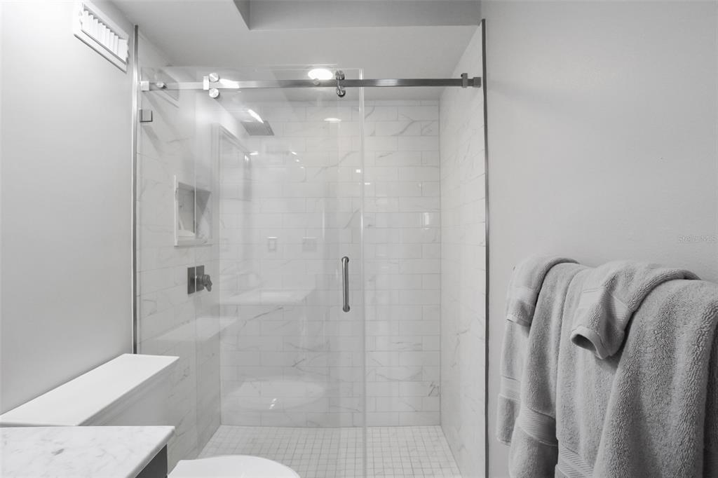 1050 Longboat Club Road, Unit 702 Longboat Key, FL 34228 - Photo 17 of 46