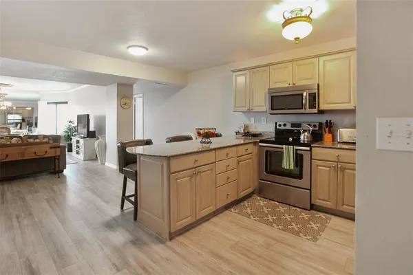 $7,500 | 1050 Longboat Club Road, Unit 702, Longboat Key, FL 34228