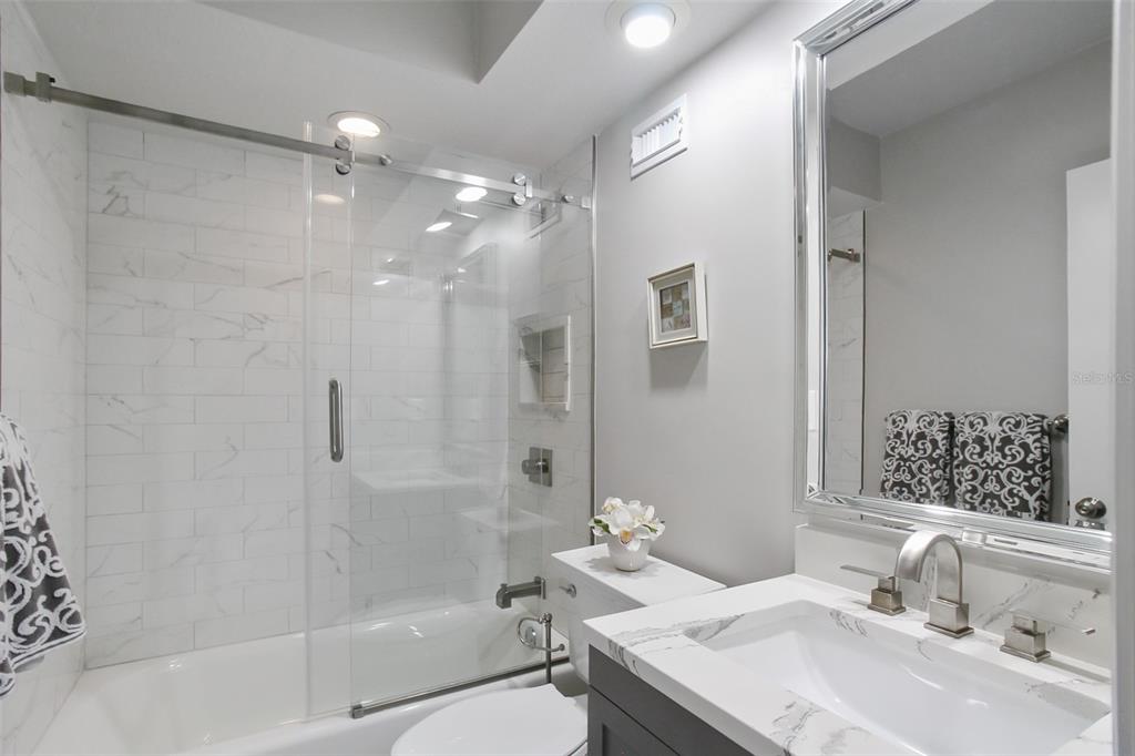 1050 Longboat Club Road, Unit 702 Longboat Key, FL 34228 - Photo 32 of 46