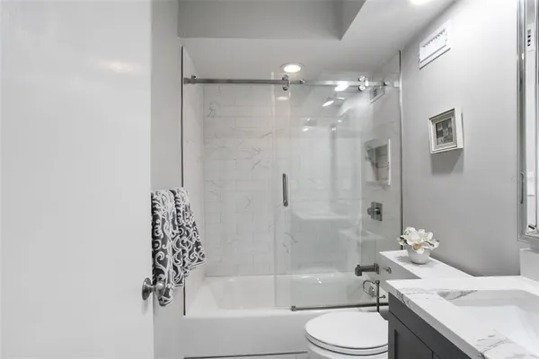 $7,500 | 1050 Longboat Club Road, Unit 702, Longboat Key, FL 34228