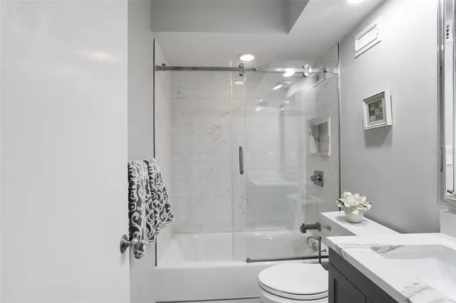 $7,500 | 1050 Longboat Club Road, Unit 702, Longboat Key, FL 34228