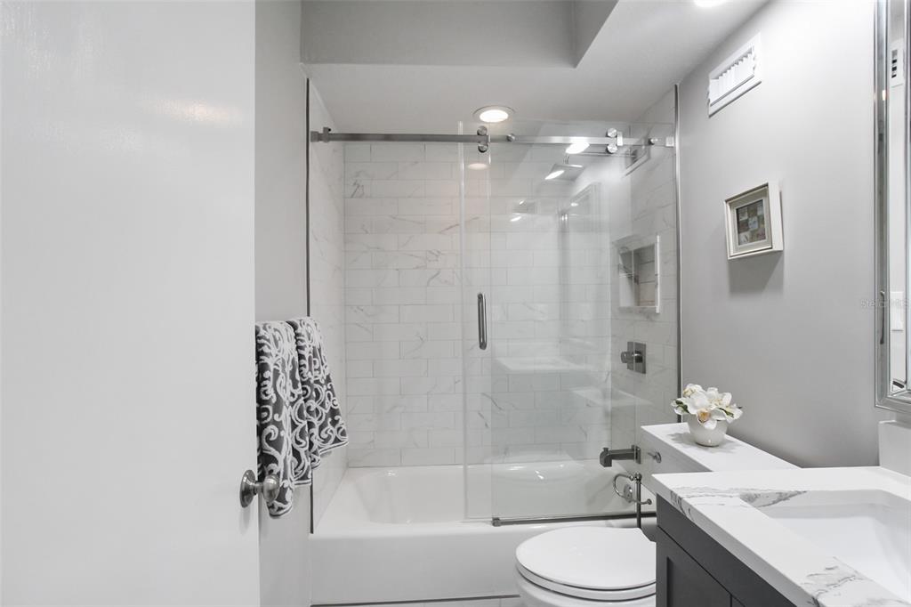 1050 Longboat Club Road, Unit 702 Longboat Key, FL 34228 - Photo 33 of 46