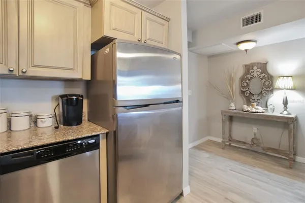 $7,500 | 1050 Longboat Club Road, Unit 702, Longboat Key, FL 34228