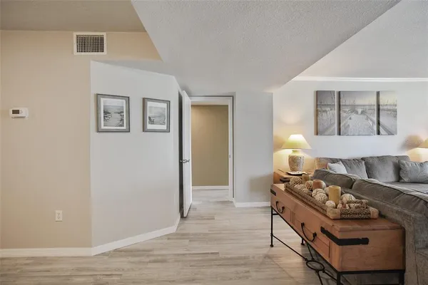 $7,500 | 1050 Longboat Club Road, Unit 702, Longboat Key, FL 34228