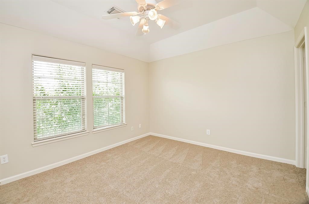 222 Knox Street, Unit F Houston, TX 77007 - Photo 22 of 36 an empty room with a window