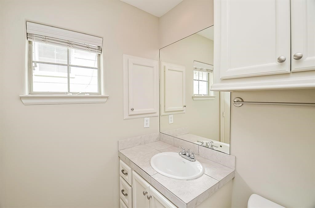 222 Knox Street, Unit F Houston, TX 77007 - Photo 24 of 36 a bathroom with a sink and a mirror