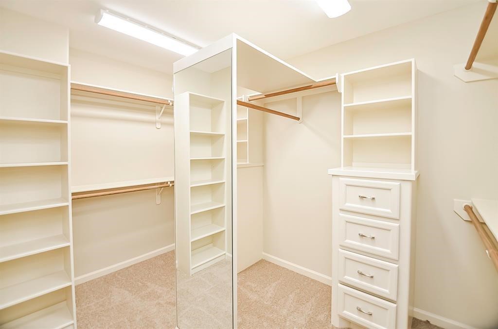 222 Knox Street, Unit F Houston, TX 77007 - Photo 31 of 36 a view of walk in closet with empty racks