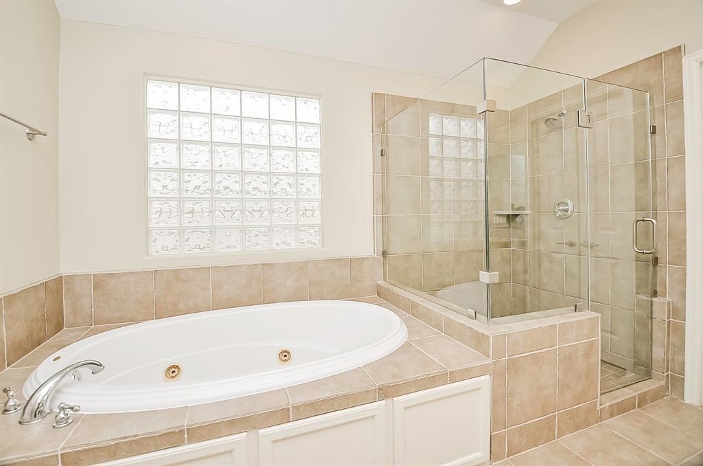 222 Knox Street, Unit F Houston, TX 77007 - Photo 33 of 36 a bathroom with a tub and a shower