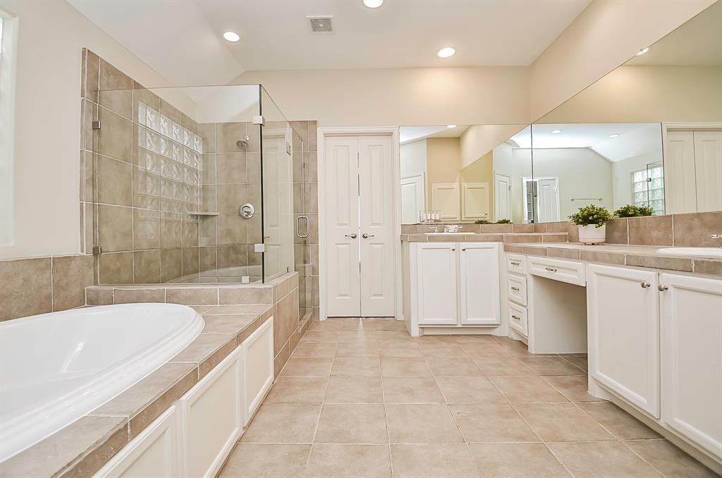 222 Knox Street, Unit F Houston, TX 77007 - Photo 34 of 36 a spacious bathroom with a tub sink shower and mirror