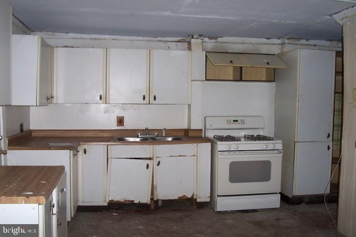 1515 Minnesota Road Camden, NJ 08104 - Photo 8 of 14 Kitchen