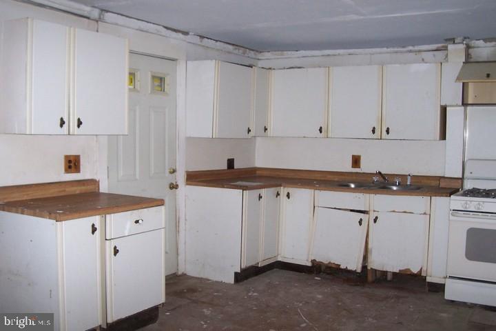 1515 Minnesota Road Camden, NJ 08104 - Photo 9 of 14 Kitchen