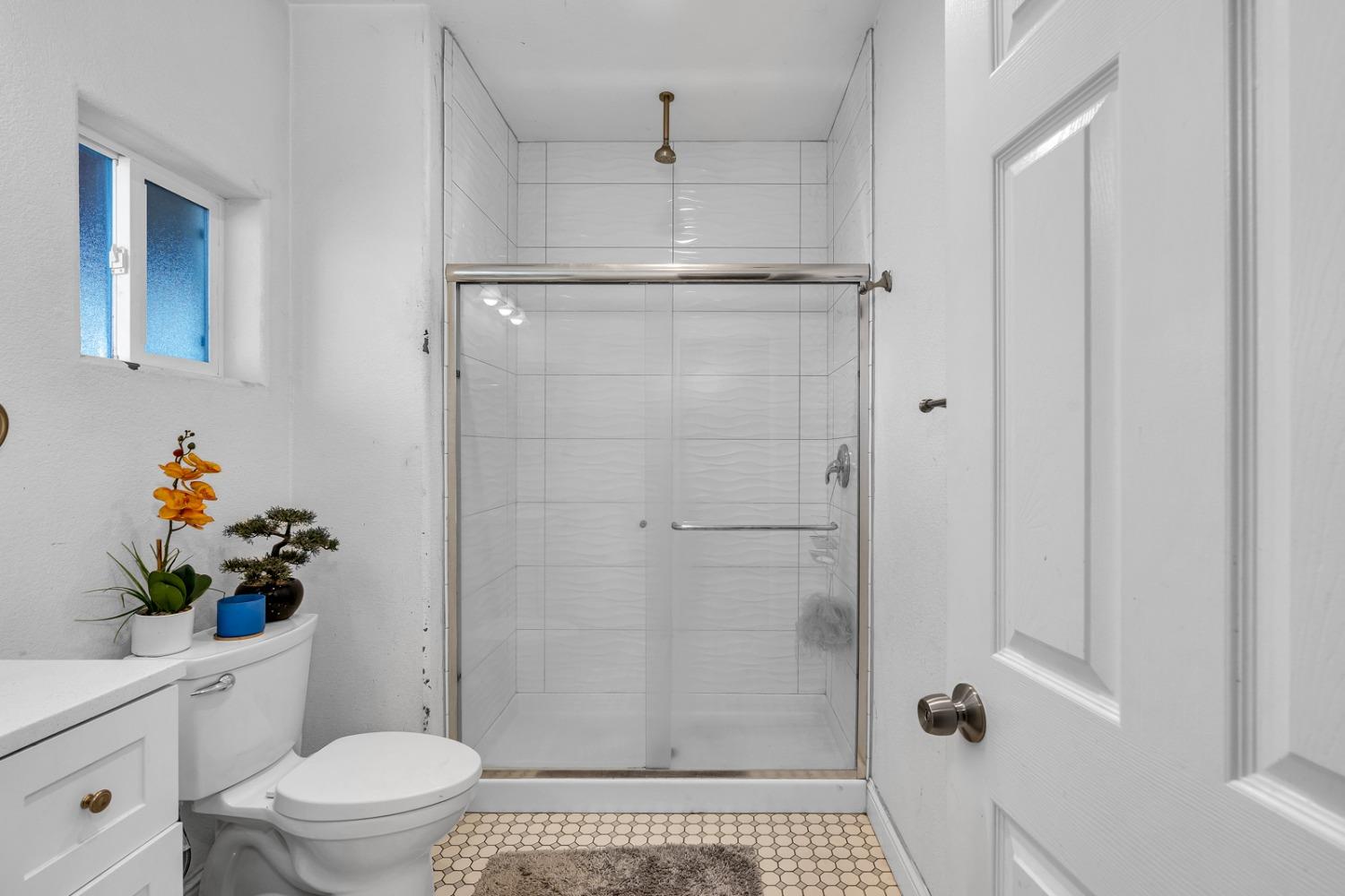 509 Kerr Avenue Modesto, CA 95354 - Photo 35 of 55 a bathroom with a shower a toilet and a sink