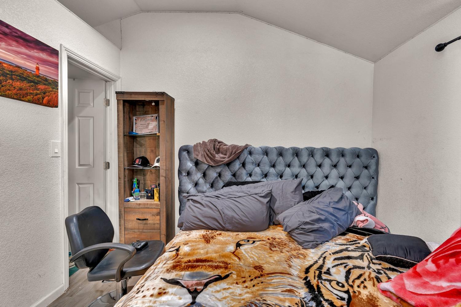 509 Kerr Avenue Modesto, CA 95354 - Photo 45 of 55 a living room with furniture