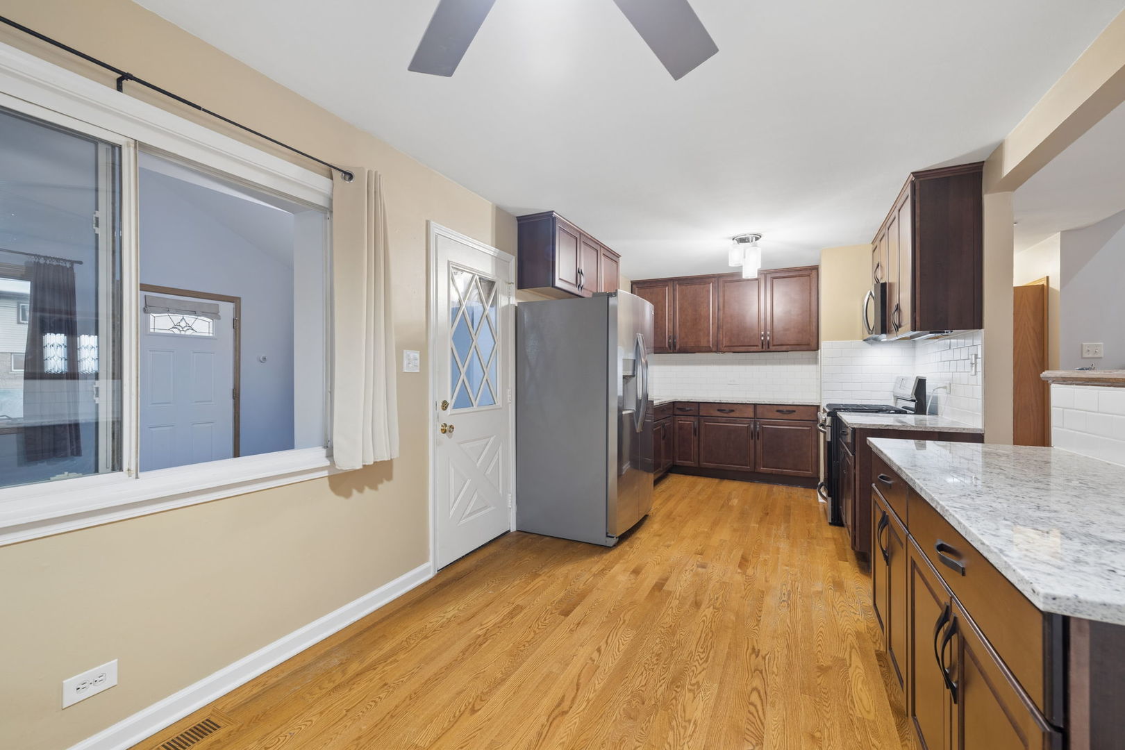 9136 Pembroke Lane Bridgeview, IL 60455 - Photo 7 of 30