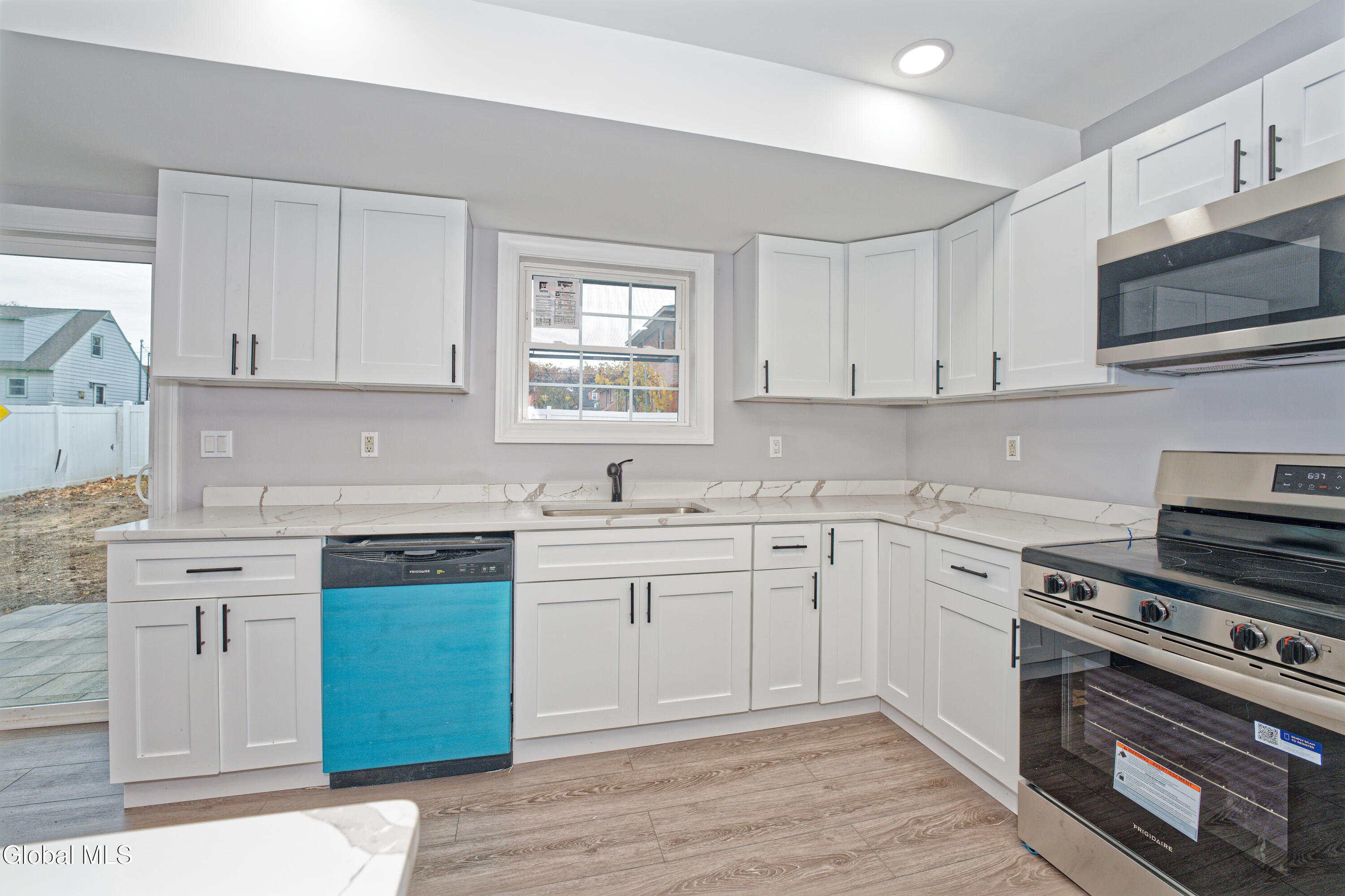 22 Natick Street Colonie, NY 12205 - Photo 13 of 29 2 Kitchen 5
