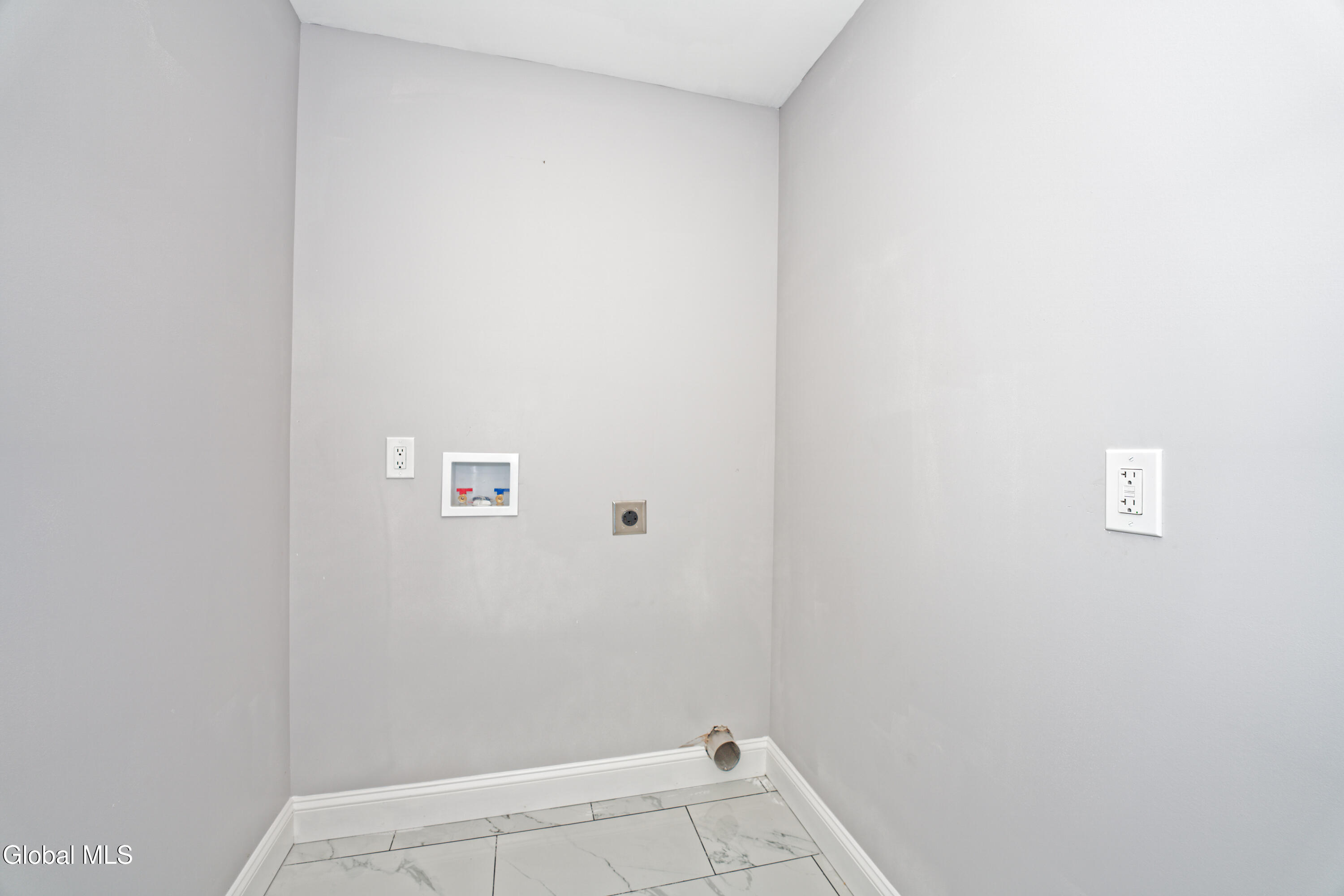 22 Natick Street Colonie, NY 12205 - Photo 25 of 29 Bathroom 4