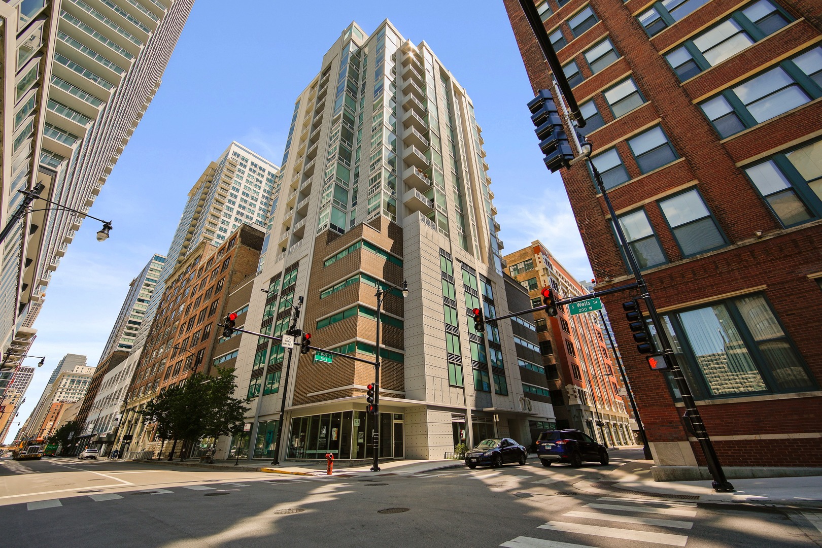 170 West Polk Street, Unit 906 Chicago, IL 60605 - Photo 2 of 18 front view of a building