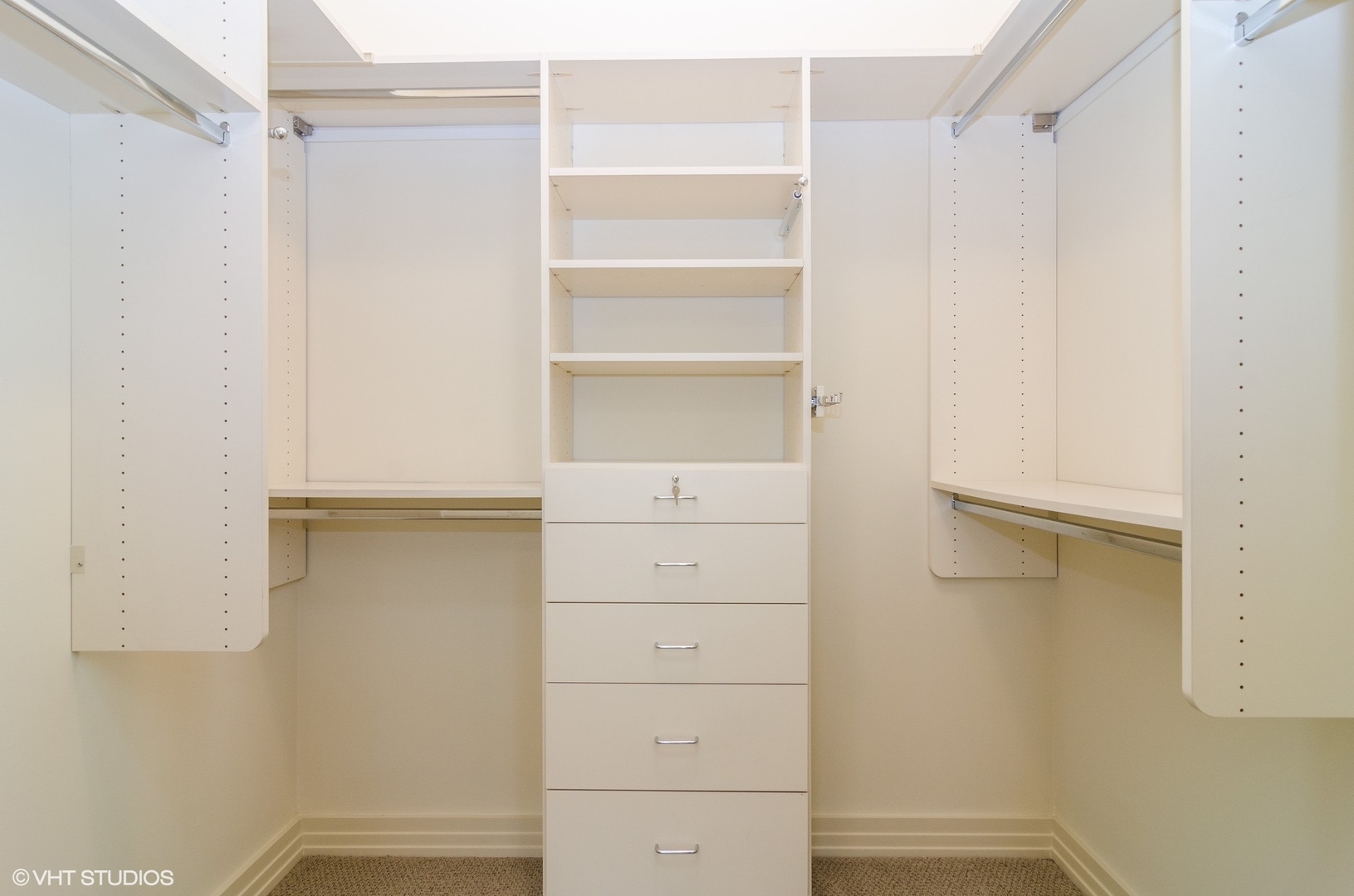 170 West Polk Street, Unit 906 Chicago, IL 60605 - Photo 13 of 18 a view of walk in closet
