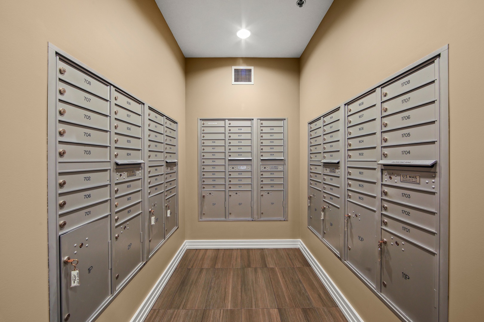 170 West Polk Street, Unit 906 Chicago, IL 60605 - Photo 17 of 18 a view of walk in closet with clothes
