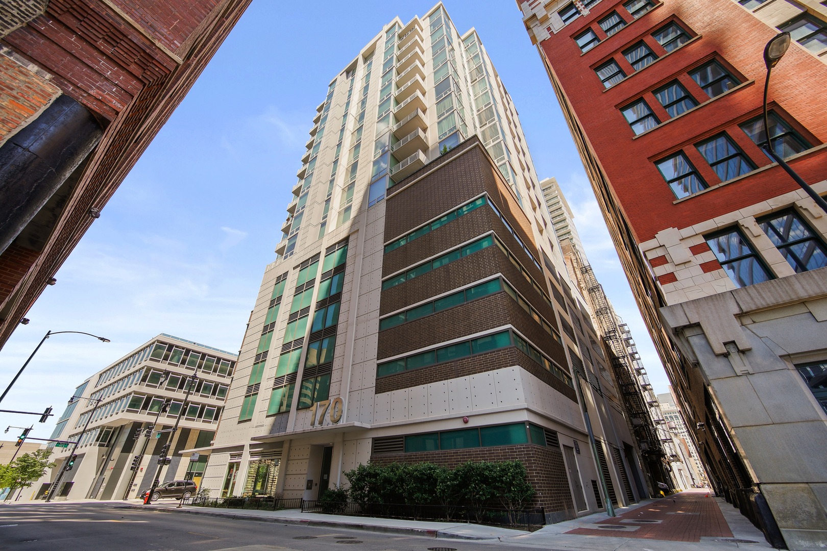 170 West Polk Street, Unit 906 Chicago, IL 60605 - Photo 4 of 18 a view of a building