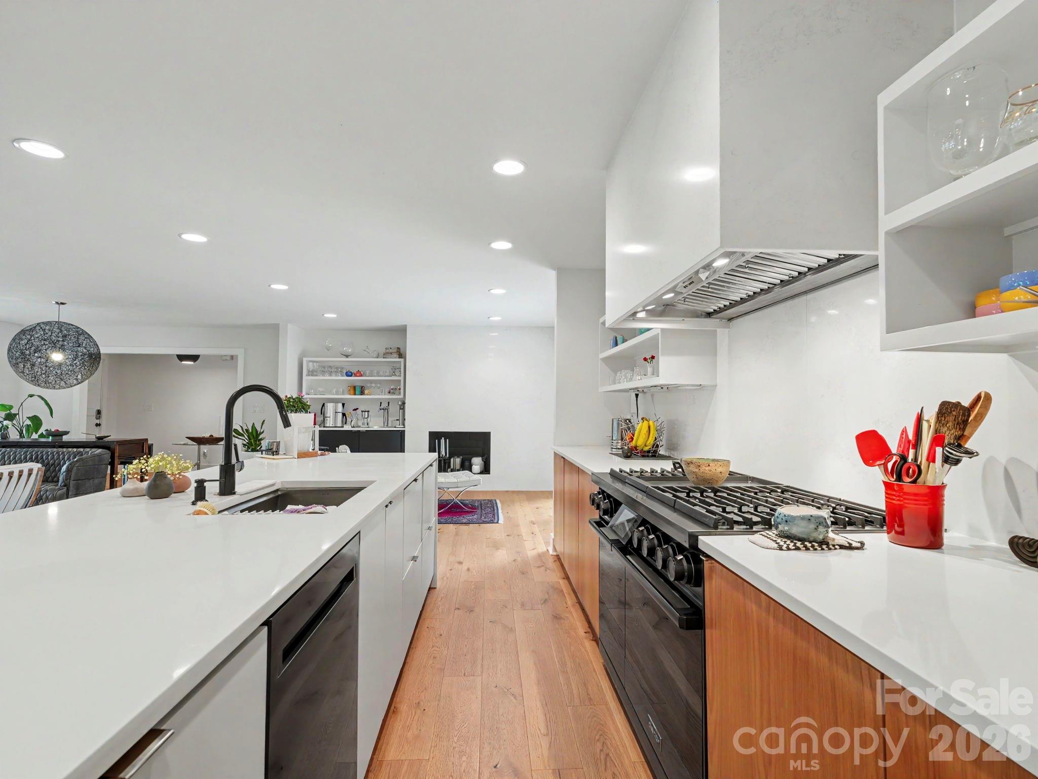 811 Lansdowne Road Charlotte, NC 28270 - Photo 11 of 48 Gallery Image 11