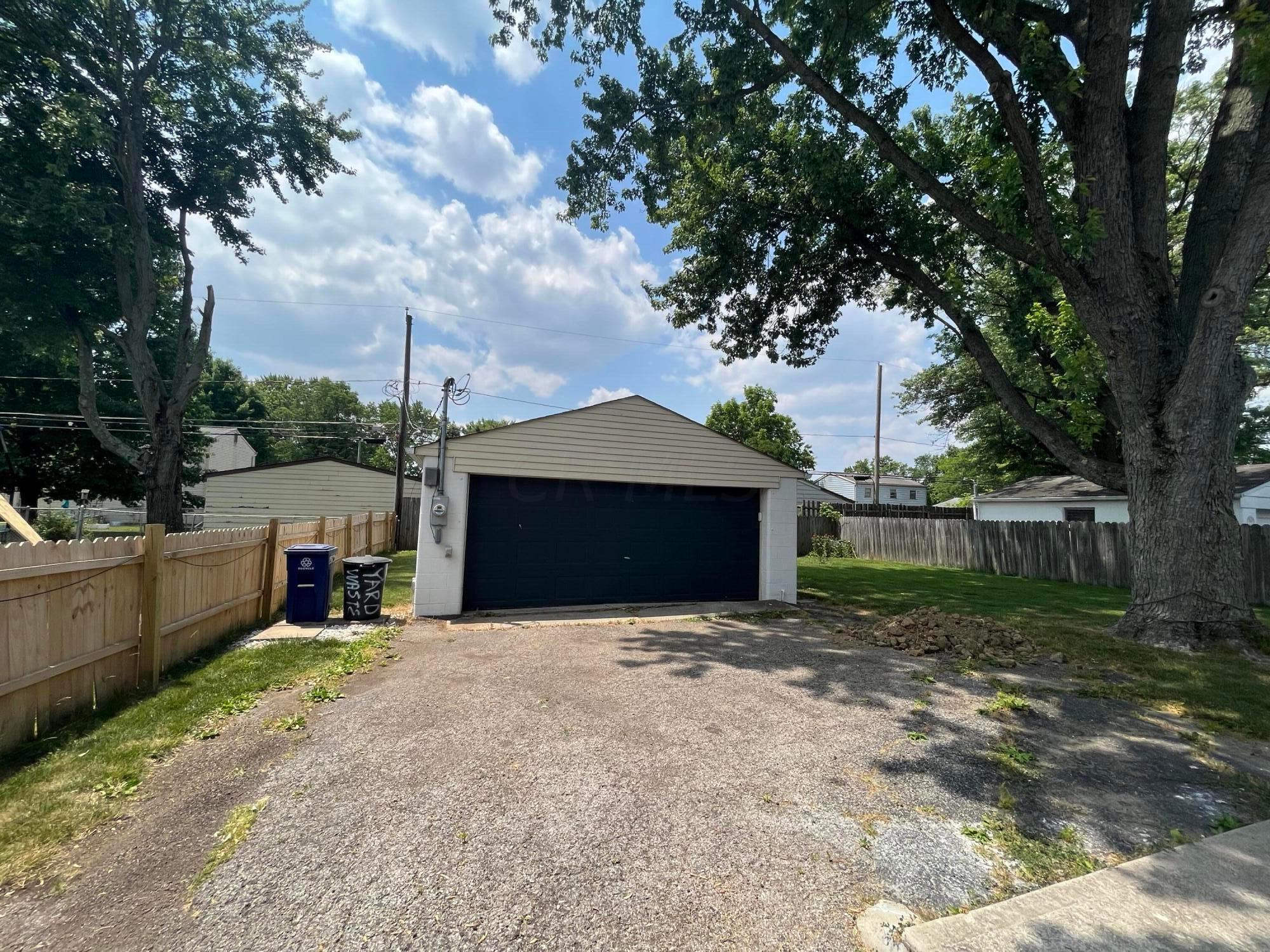 3315 Fontaine Road Columbus, OH 43232 - Photo 5 of 23 IMG_3802