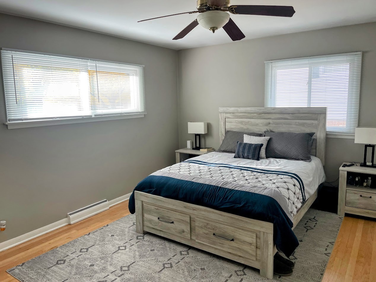 543 South 7th Street West Dundee, IL 60118 - Photo 6 of 12 a bedroom with a bed and a window