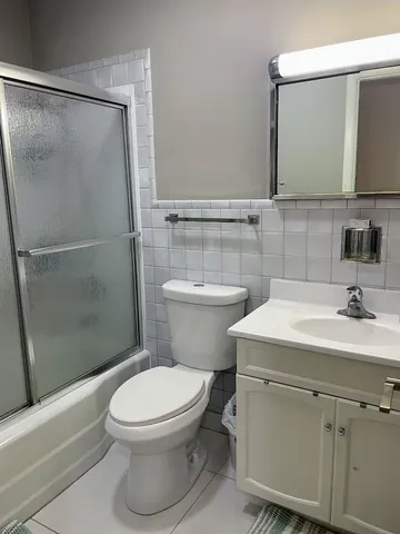 $2,600 | 543 South 7th Street, West Dundee, IL 60118