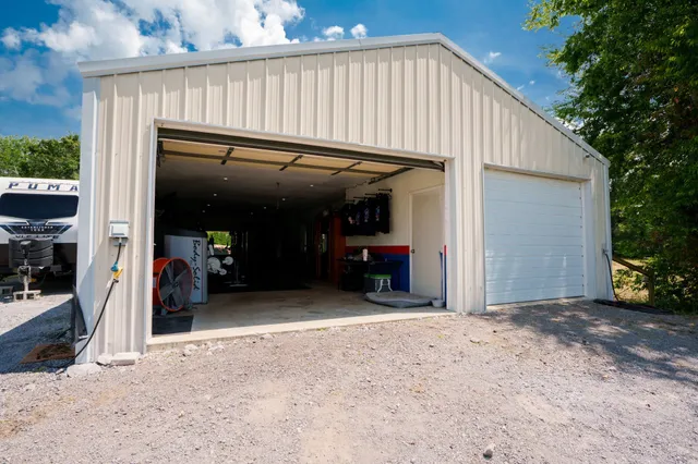 a view of a garage