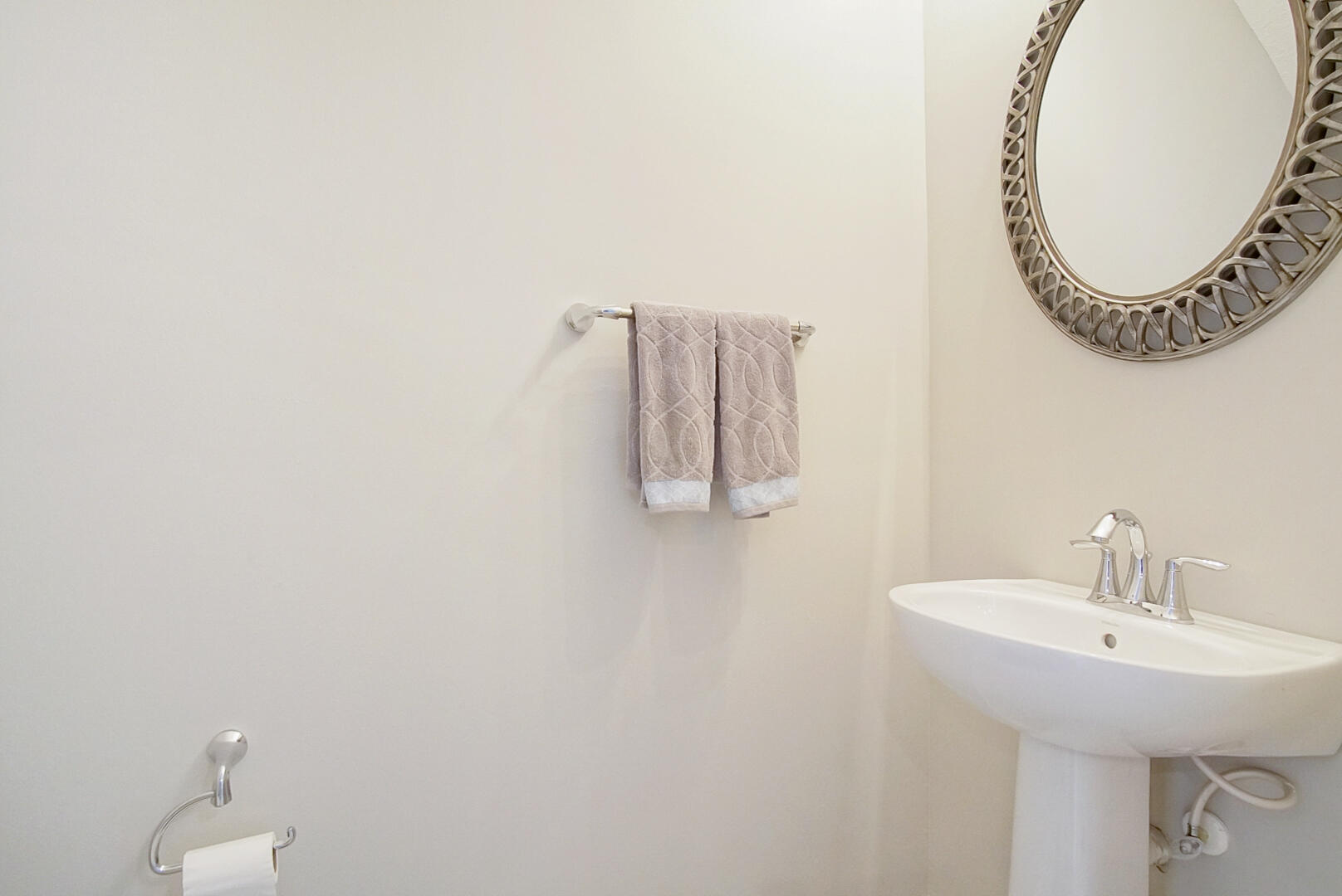 638 Southwest Glen Crest Way Stuart, FL 34997 - Photo 15 of 32 a bathroom with a sink and a mirror
