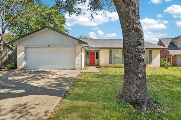 $2,000 | 2603 Briar Oaks Drive, Bryan, TX 77802