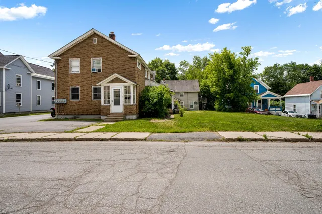 $530,000 | 13-15 Green Street, Claremont, NH 03743