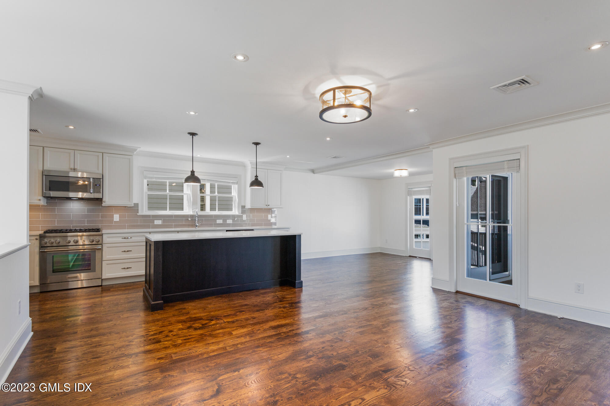 75 Strickland Road, Unit F Cos Cob, CT 06807 - Photo 4 of 25 IMG_2544