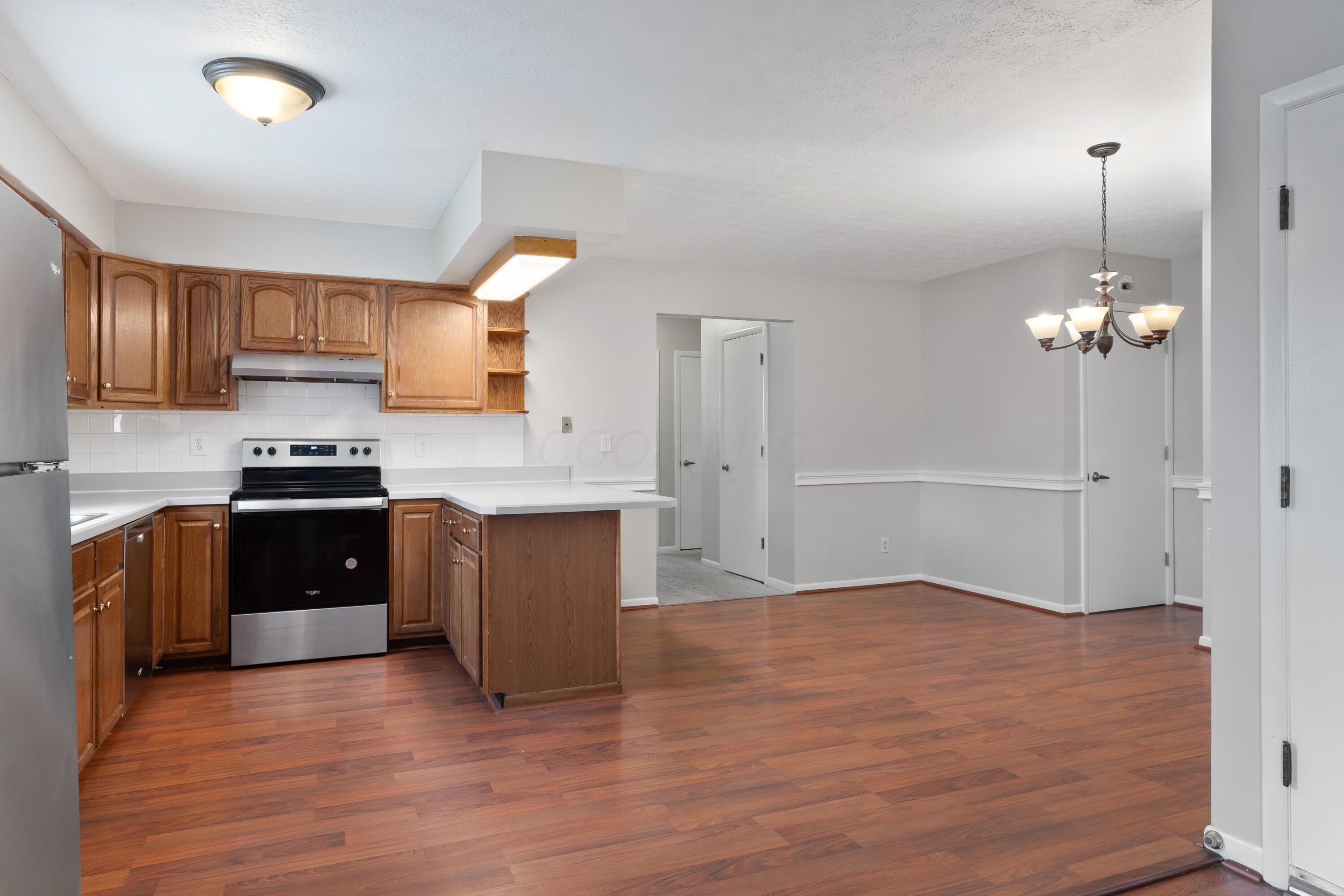 286 Broken Arrow Road Columbus, OH 43230 - Photo 15 of 30 Kitchen and Eat In Space