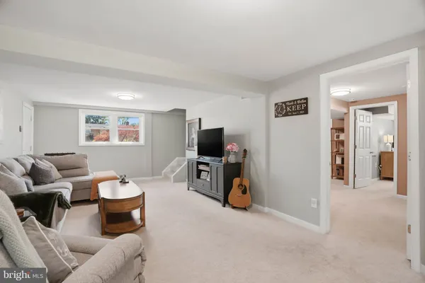 $689,000 | 810 Venice Drive, Silver Spring, MD 20904