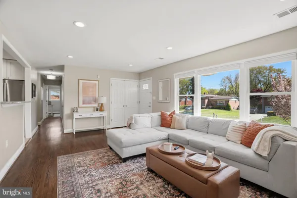 $689,000 | 810 Venice Drive, Silver Spring, MD 20904