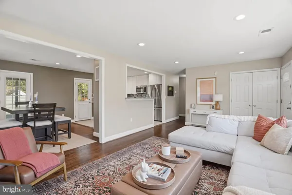 $689,000 | 810 Venice Drive, Silver Spring, MD 20904
