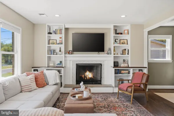 $689,000 | 810 Venice Drive, Silver Spring, MD 20904