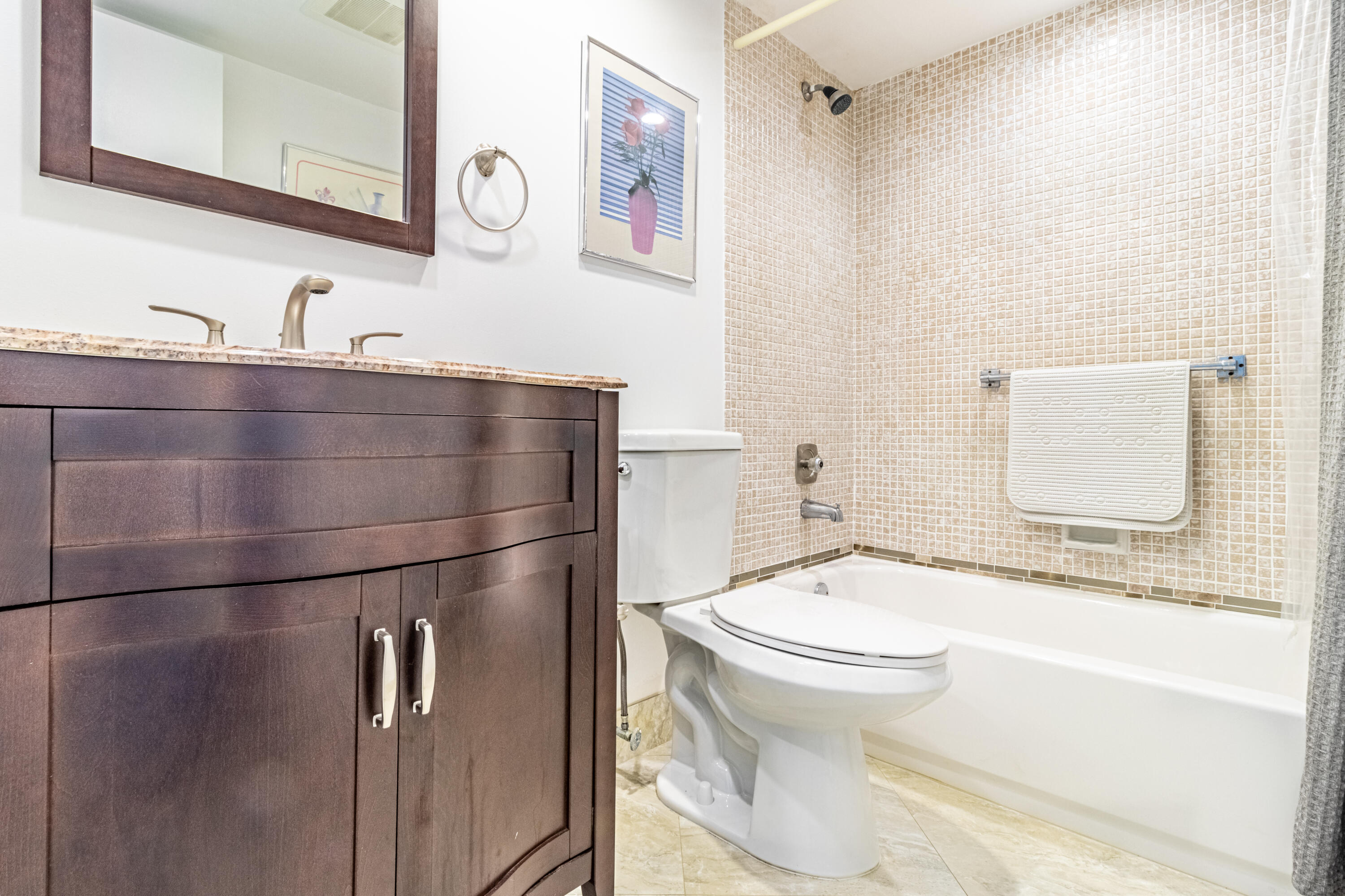 511 Mansfield M, Unit M Boca Raton, FL 33434 - Photo 4 of 12 IMG_9762-HDR