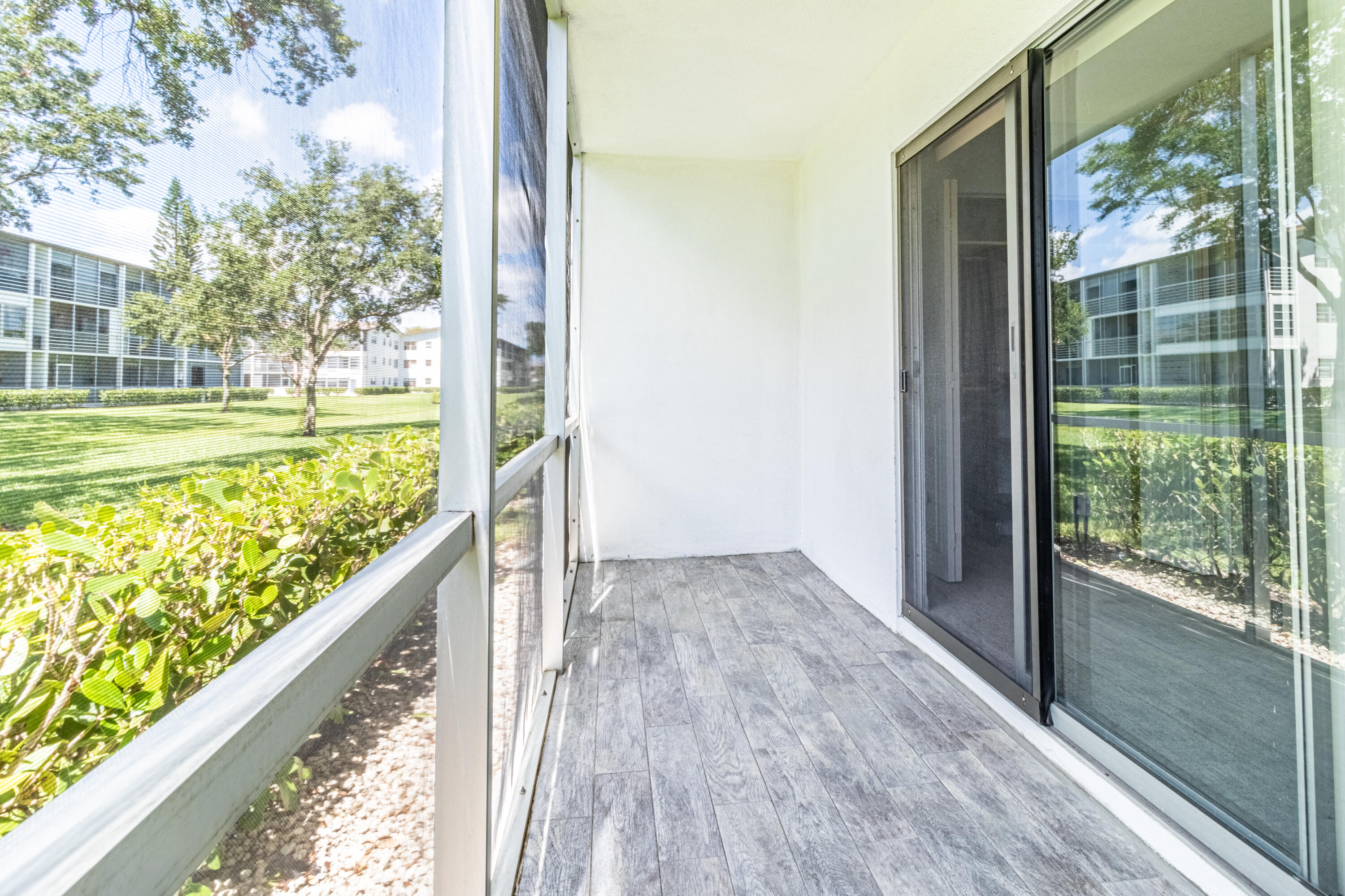 511 Mansfield M, Unit M Boca Raton, FL 33434 - Photo 5 of 12 IMG_9757-HDR