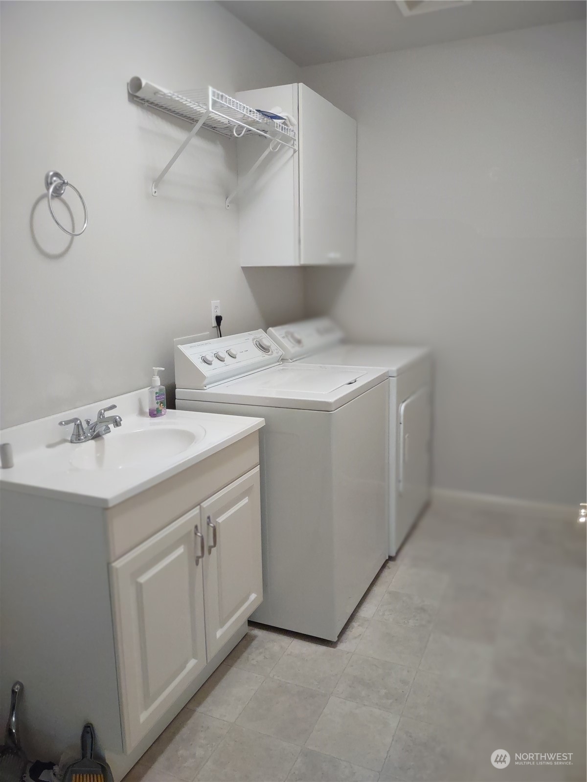 160 East Soderberg Road, Unit G19 Allyn, WA 98524 - Photo 4 of 38 a utility room with dryer and washer