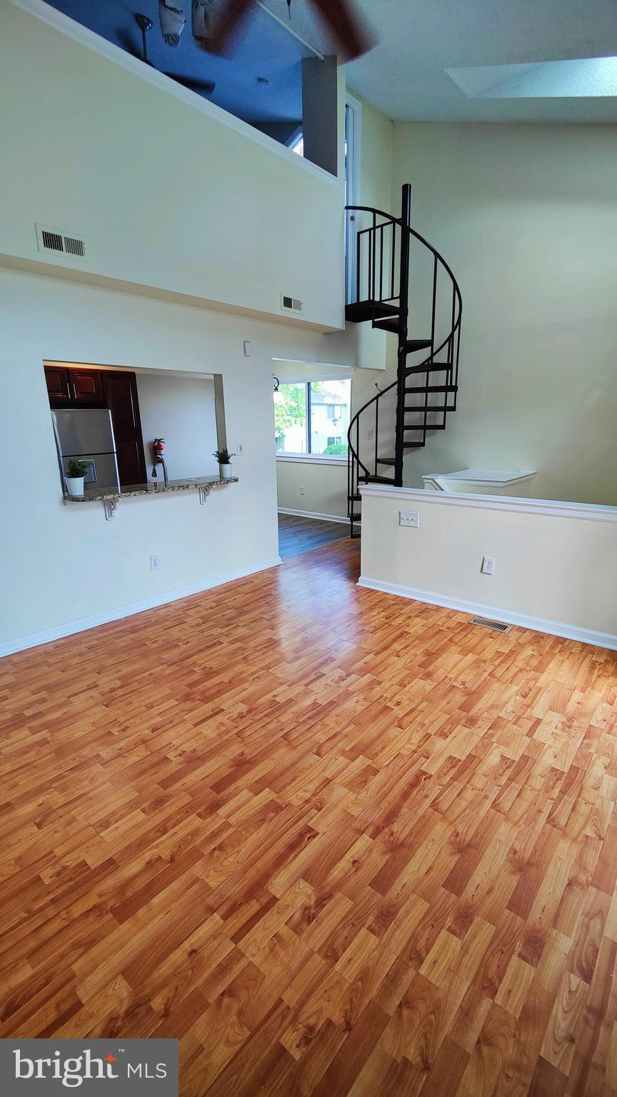 1106 Roberts Way Voorhees, NJ 08043 - Photo 4 of 10 Living Room