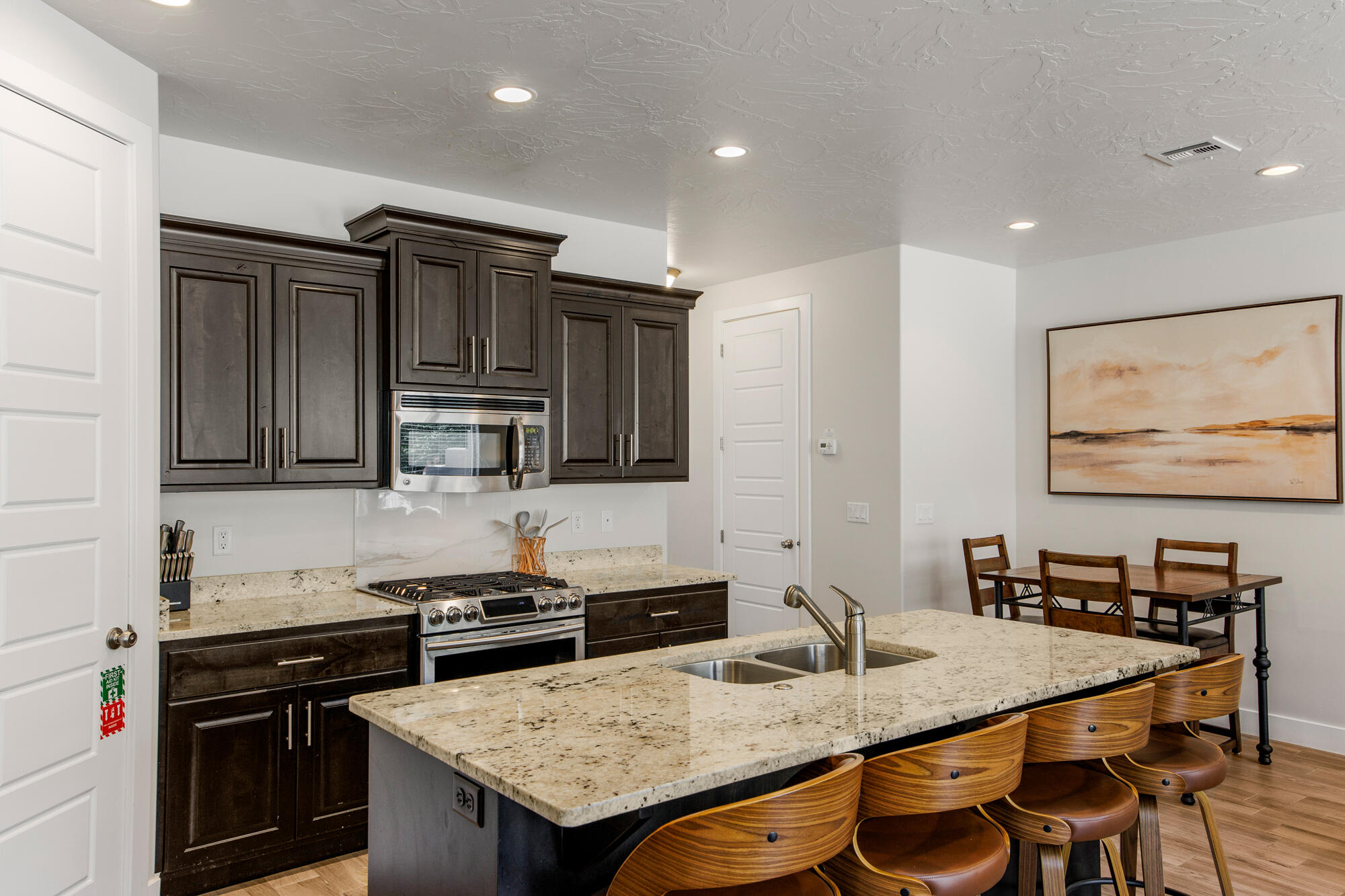 1676 Escapes Drive St. George, UT 84770 - Photo 12 of 38 Kitchen