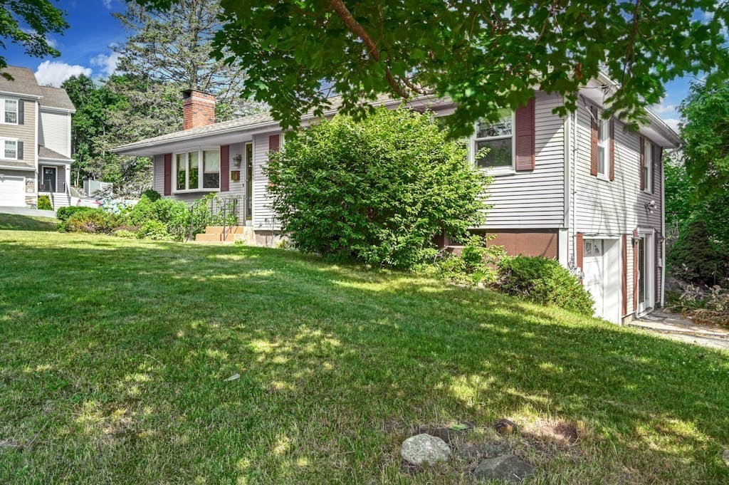 45 Kenberma Road Worcester, MA 01604 - Photo 3 of 29 Gallery Image 3