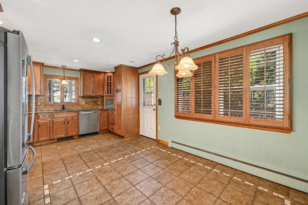 45 Kenberma Road Worcester, MA 01604 - Photo 7 of 29 Gallery Image 7