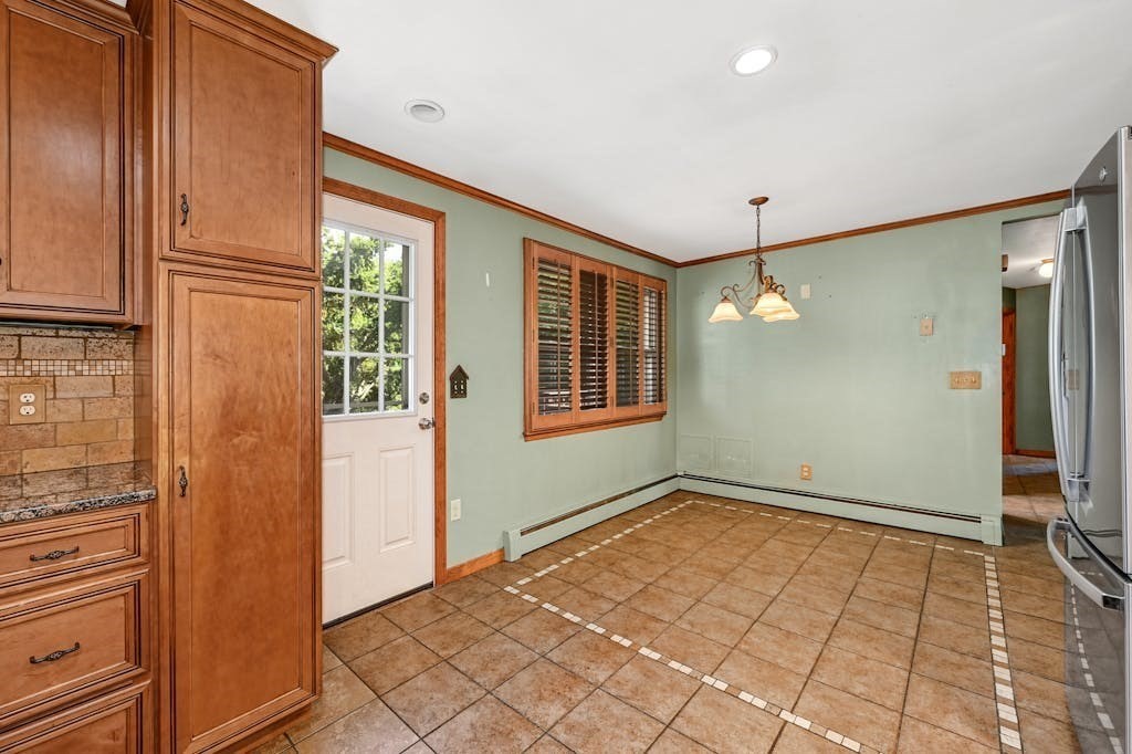 45 Kenberma Road Worcester, MA 01604 - Photo 8 of 29 Gallery Image 8